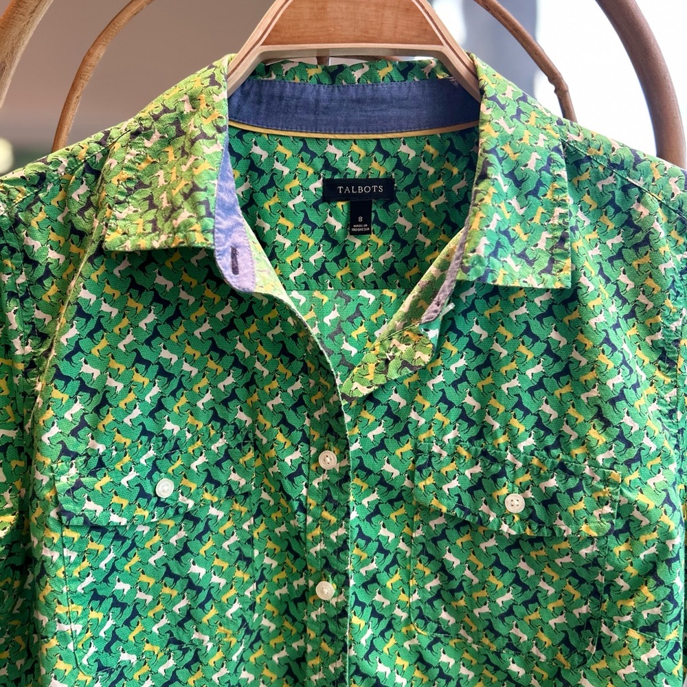 Talbots,  Button Down green, Equestrian print 💥$4.99 Shipping!💥Size 8 blouse